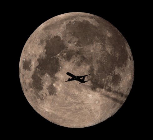 Image de Passing Through Full Moon