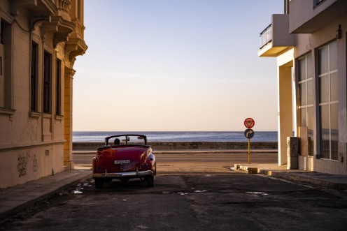 Afbeeldingen van Watching the sun set - Havana