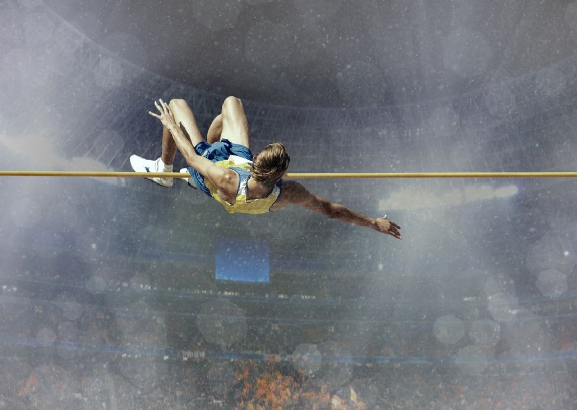 Afbeeldingen van Athlete in action of high jump