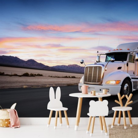 Afbeeldingen van Truck and Highway at Sunset