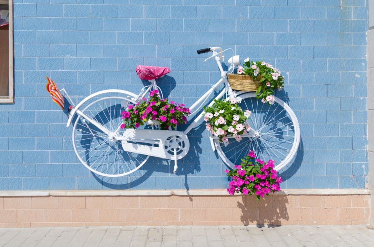Bild på Vintage Bicycle with Flower Cecoration