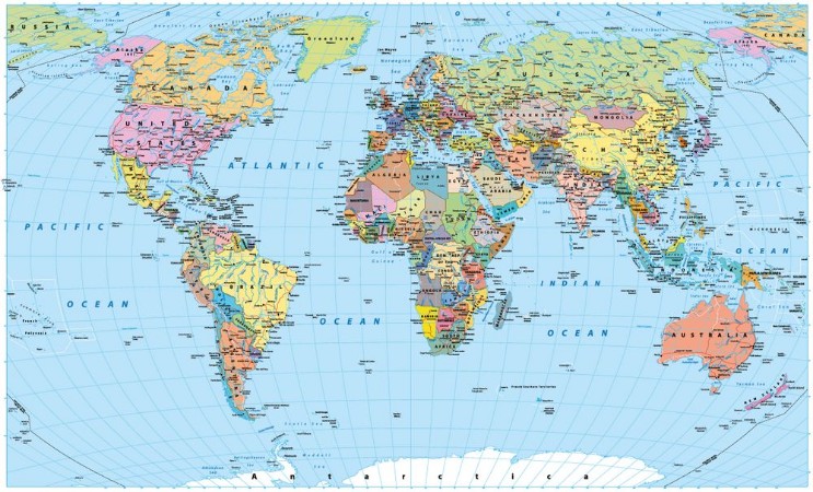 Colored World Map photowallpaper Scandiwall