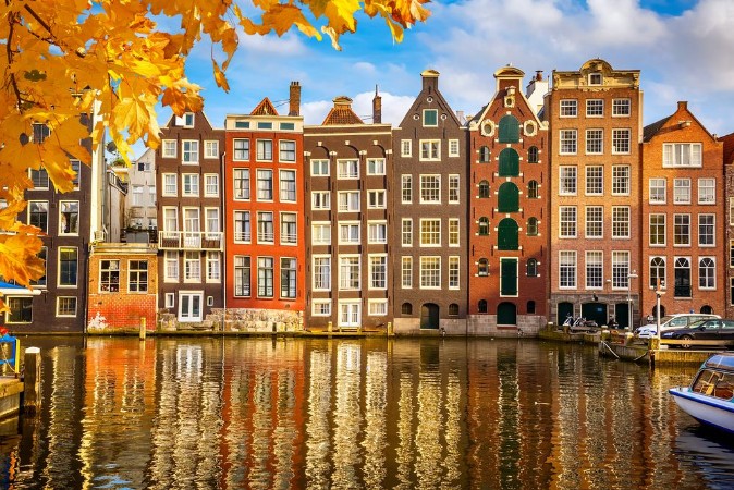 Bild på Old buildings in Amsterdam