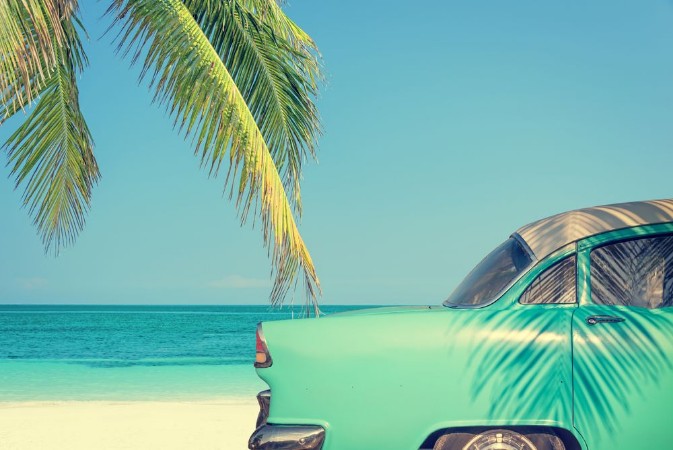 Classic Car on a Tropical Beach photowallpaper Scandiwall