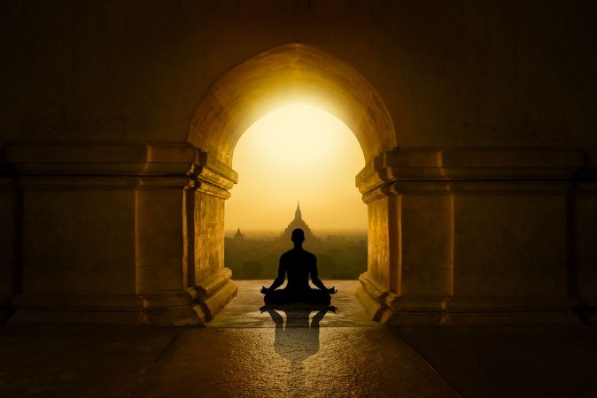 Bild på Meditation in Buddhist Temple