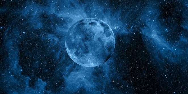 Afbeeldingen van Full Moon in the Space