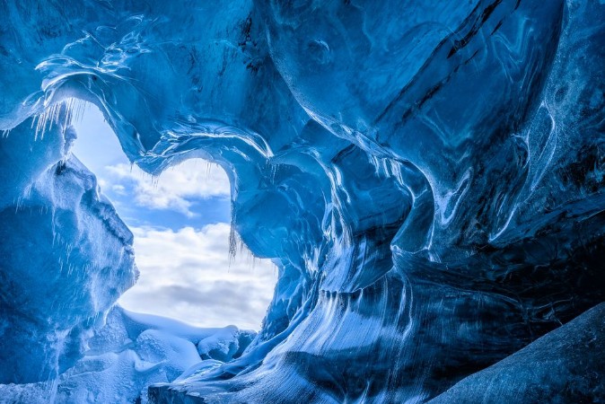 Afbeeldingen van Amazing glacial cave