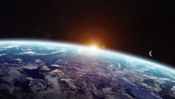Afbeeldingen van Sunrise over planet Earth in space