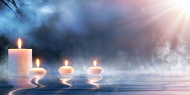 Afbeeldingen van Meditation In Spiritual Zen Scenery - Candles On Thermal Water