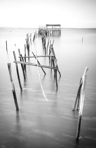 Bild på A peaceful ancient pier