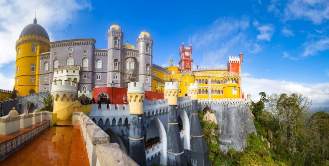 Afbeeldingen van View of Palace da Pena - Sintra Lisboa Portugal - European travel