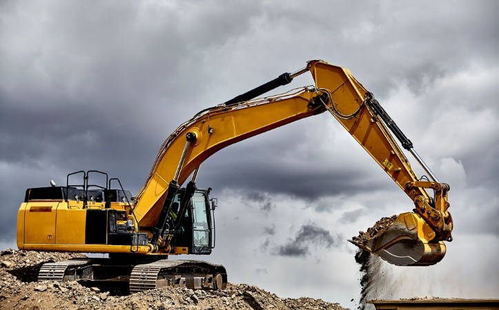 Image de Constuction industry heavy equipment excavator loading gravel