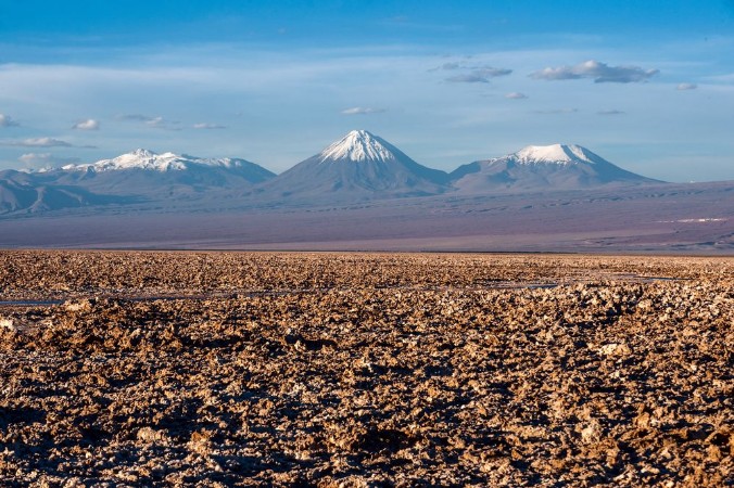 Afbeeldingen van Volcanoes Licancabur and Juriques Atacama desert