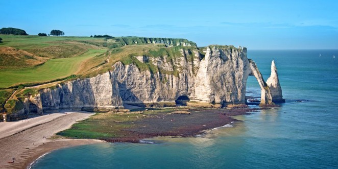 Bild på The cliff of Etretat Normandy France