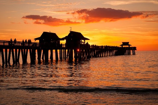 Bild på Sunset at the Naples Pier in Naples Florida