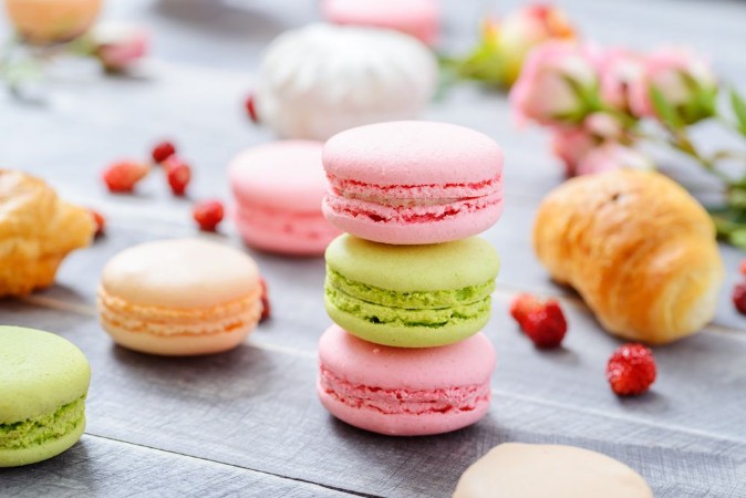 Afbeeldingen van Colorful French Dessert Macaroons