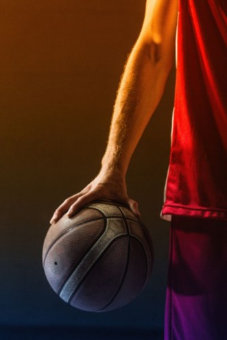 Afbeeldingen van Close up on basketball held by basketball player