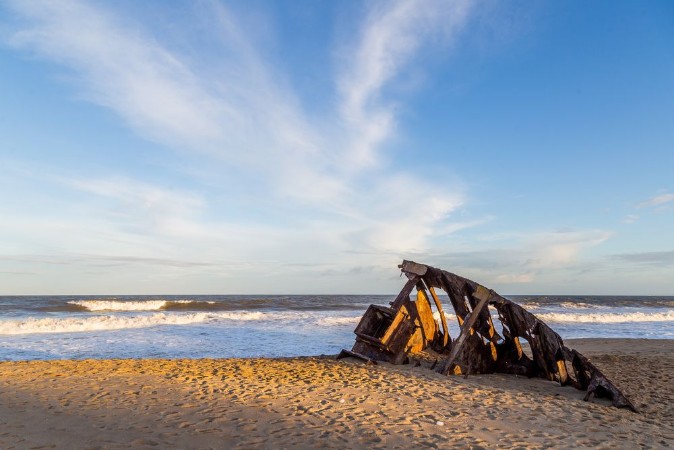 Afbeeldingen van Pave de bateau sur la plage de La Pedrera en Uruguay