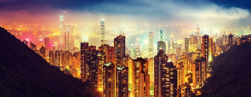 Image de Panoramic view oover Victoria Harbor in Hong Kong China by night Colorful travel background with illuminated skyscrapers seen from Victoria Peak