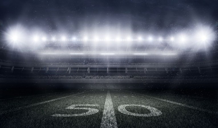 Afbeeldingen van American football stadium in lights and flashes