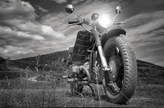 Image de FreedomMotorbike under skyVintage photo effect added for create atmosphere
