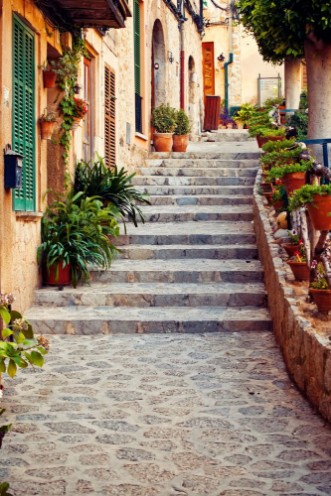 Afbeeldingen van Street in Valldemossa village in Mallorca