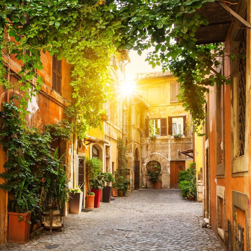 Afbeeldingen van View of Old street in Trastevere in Rome