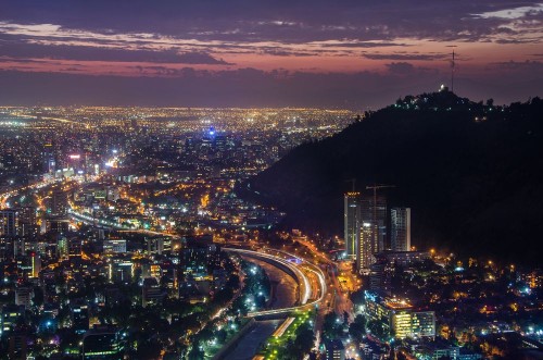 Image de Night view of Santiago de Chile toward the east part of the city showing the Mapocho river and Providencia and Las Condes districts