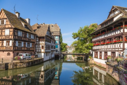 Image de Strasbourg France The picturesque landscape with reflection in the water of old buildings in the quarter Petite France