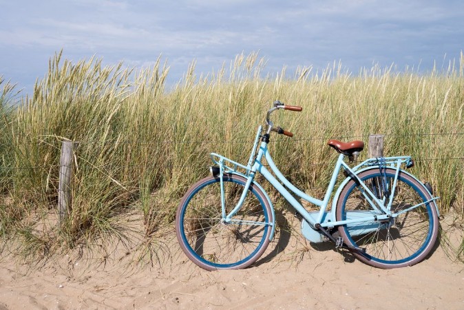 Picture of Blaues Fahrrad abgestellt in den niederlndischen Dnen