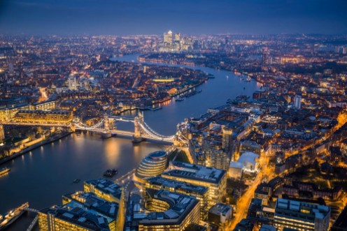 Bild på London England - Aerial Skyline view of London with the iconic Tower Bridge Tower of London and skyscrapers of Canary Wharf at dusk