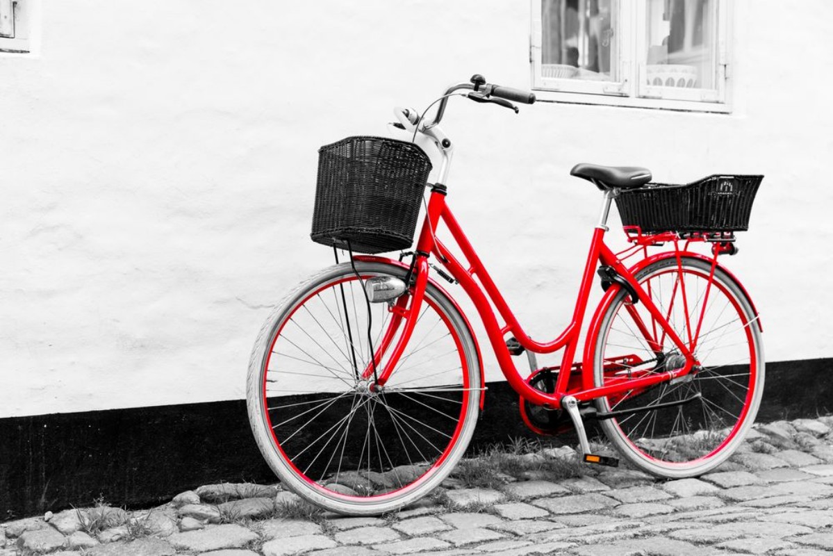 Afbeeldingen van Retro vintage red bicycle on cobblestone street in the old town