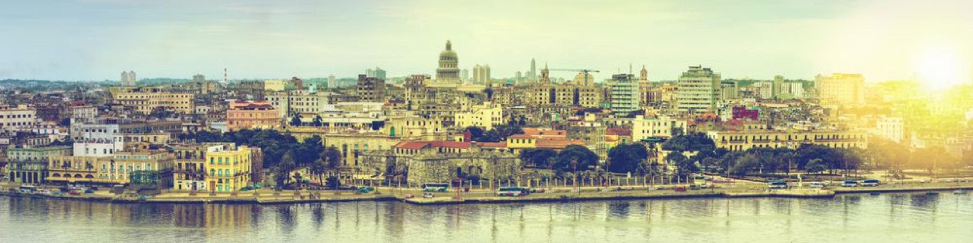 Afbeeldingen van Wide panorama over Havana in Cuba