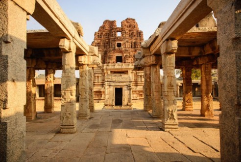 Bild på Architecture of ancient ruins of temple in Hampi