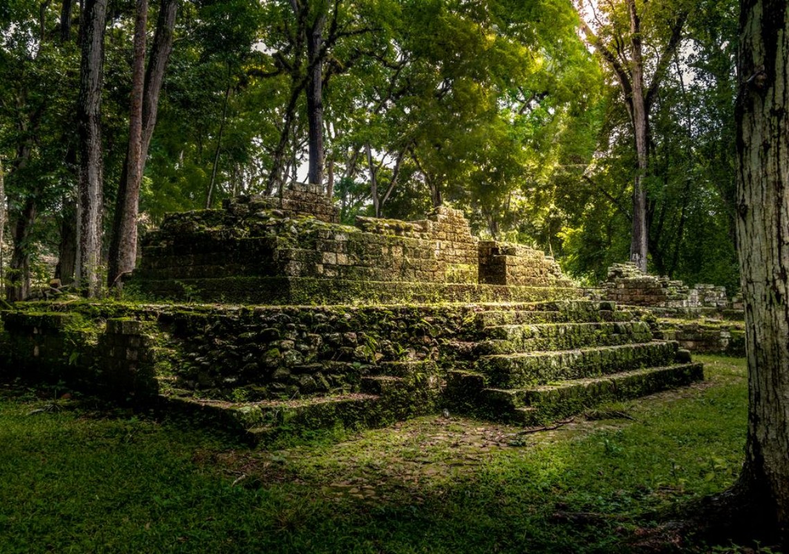 Afbeeldingen van Ruins of residential area of Mayan Ruins - Copan Archaeological Site Honduras
