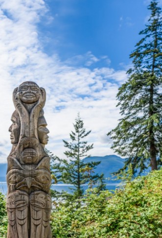 Afbeeldingen van Totem wood pole in British Columbia Canada outdoor