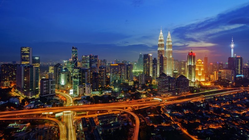 Bild på Majestic view of Kuala Lumpur city skyline at night