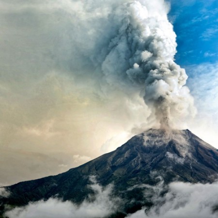 Afbeeldingen van Tungurahua volcano eruption Ecuador