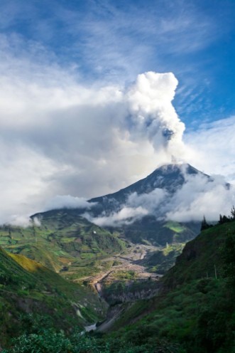 Afbeeldingen van Tungurahua volcano eruption Ecuador 