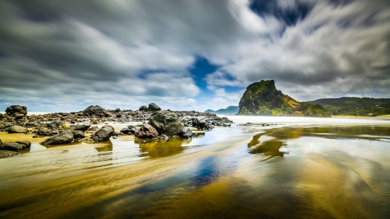 Picture of Piha Beach and Lion Rock