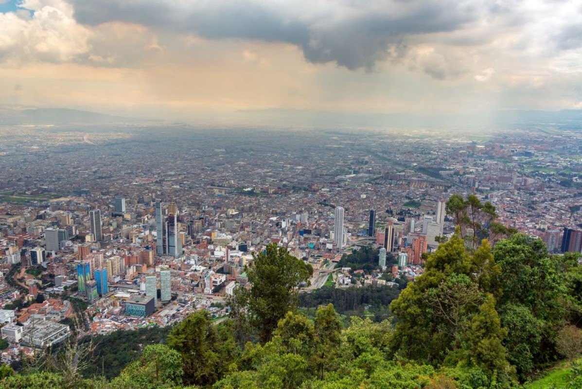 Afbeeldingen van Cityscape of downtown Bogota Colombia as seen from Monserrate