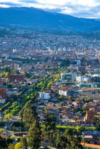 Bild på View of the city of Cuenca Ecuador with its many churches and rooftops on a cloudy and sunny day