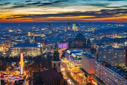 Afbeeldingen van Aerial view on downtown of Berlin at night Germany