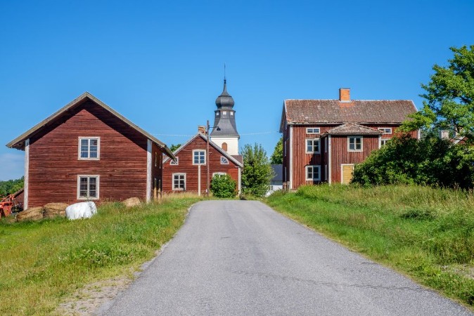 Afbeeldingen van Regna a partly deserted village in the countryside of Ostergotland during summer in Sweden