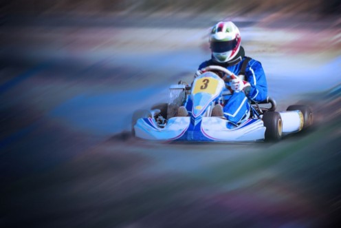 Afbeeldingen van Karting - driver in helmet on kart circuit