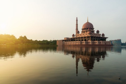 Afbeeldingen van Putrajaya mosque between sunsire in Kuala Lumpur Malaysia 