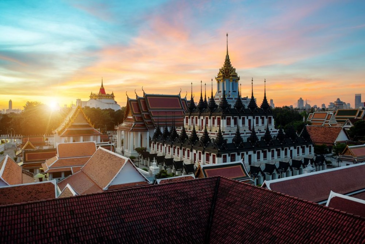 Afbeeldingen van Wat Ratchanatdaram temple and Metal Castle in Bangkok Thailand
