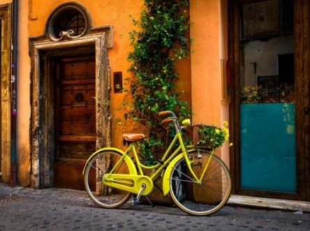 Afbeeldingen van Bicycle parked on the street in Rome Italy