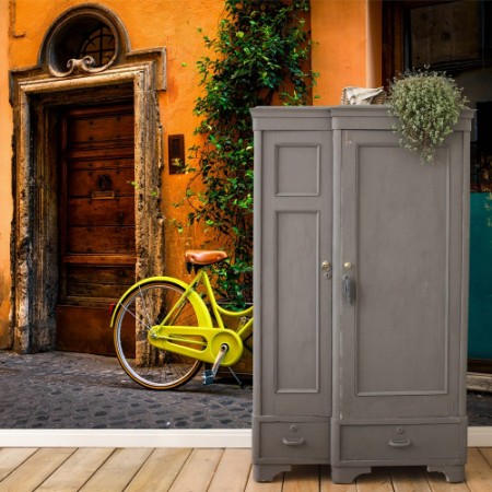 Afbeeldingen van Bicycle parked on the street in Rome Italy