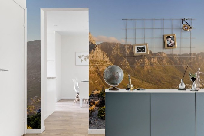 Bild på XXL panorama of Table Mountain and the Twelve Apostles mountain range seen from Lions Head near Signal Hil in the evening sun Camps Bay on the right city of Cape Town on the left South Africa